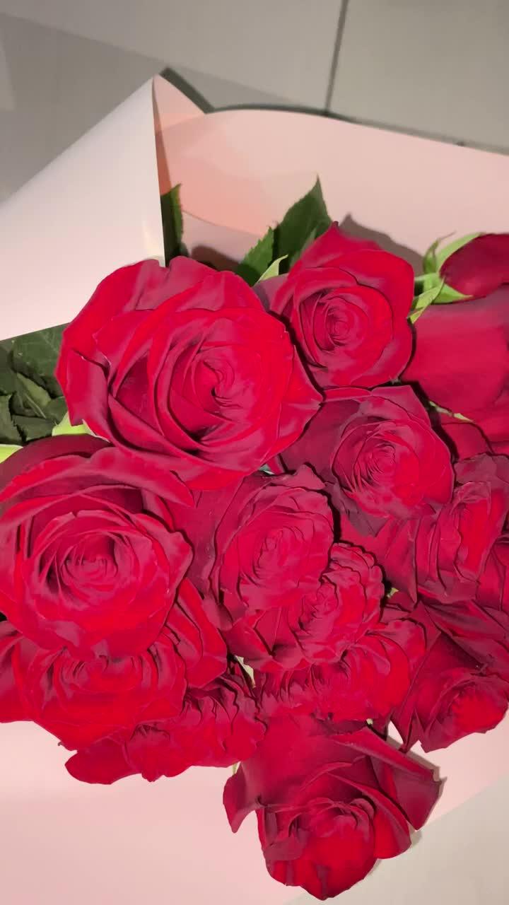 Corporate meeting room with carefully timed floral arrangements that maintain elegance throughout business hours